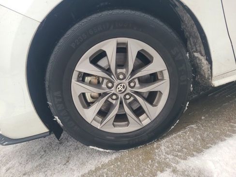 Used 2023 Toyota Sienna XLE image 12