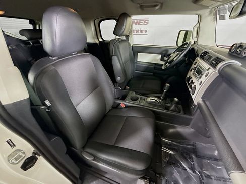 Used 2013 Toyota FJ Cruiser 4WD w/ Upgrade Pkg image 28