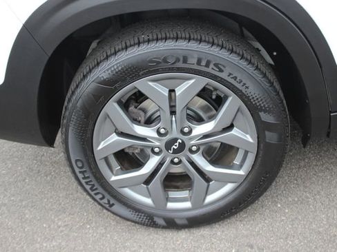 Certified 2024 Kia Seltos LX AWD/4WD image 17