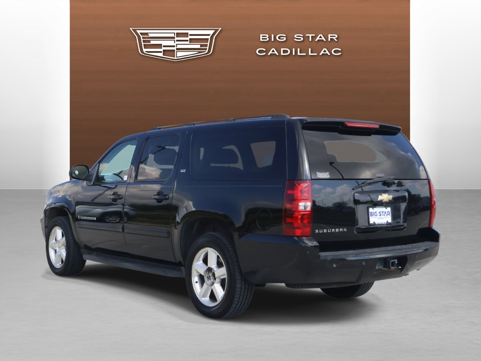 Used 2007 Chevrolet Suburban LTZ w/ LTZ Preferred Equipment Group RWD image 3