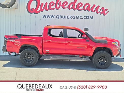 Used 2022 Toyota Tacoma TRD Sport w/ TRD Premium Sport Package AWD/4WD image 8