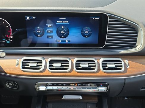 Used 2025 Mercedes-Benz GLE 350 4MATIC image 23