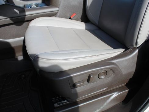 Used 2023 GMC Yukon SLT w/ SLT Luxury Package image 47