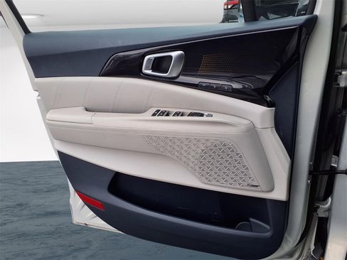 Used 2025 Kia Carnival SX Prestige image 27