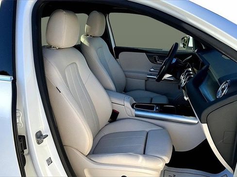 Certified 2025 Mercedes-Benz GLA 250 4MATIC image 32