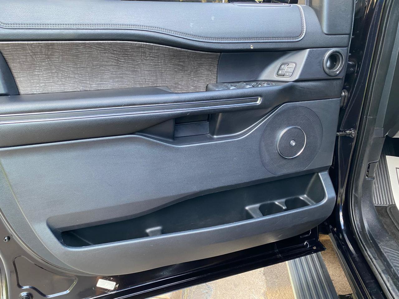 Used 2019 Ford Expedition Max Limited RWD image 31