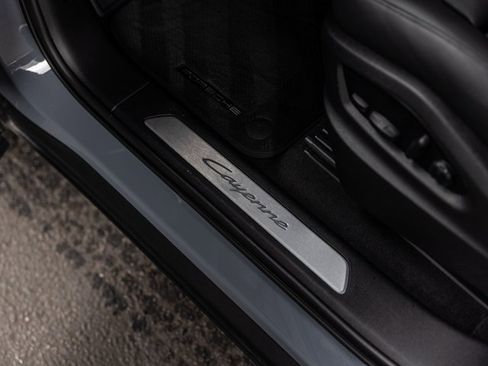 Certified 2025 Porsche Cayenne Coupe image 27