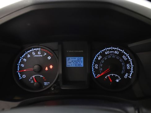 Used 2017 Toyota Tacoma SR w/ Tow Package image 27