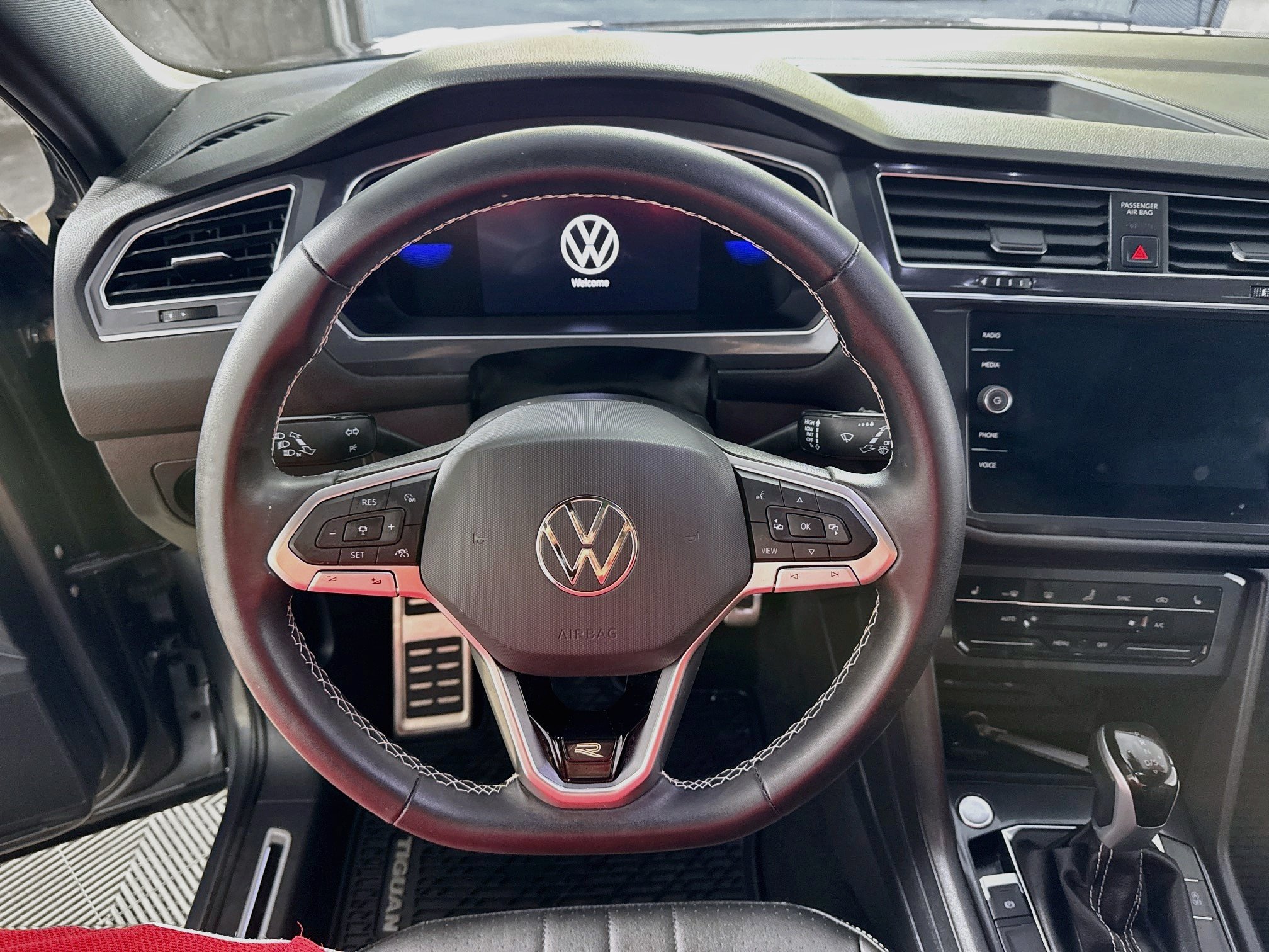 Used 2023 Volkswagen Tiguan SE R-Line AWD/4WD image 16