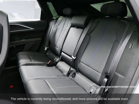 Used 2025 Cadillac Lyriq Luxury image 8