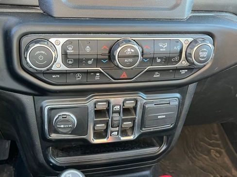Certified 2022 Jeep Gladiator Willys image 23