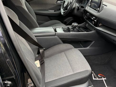 Used 2022 Nissan Rogue SV image 12