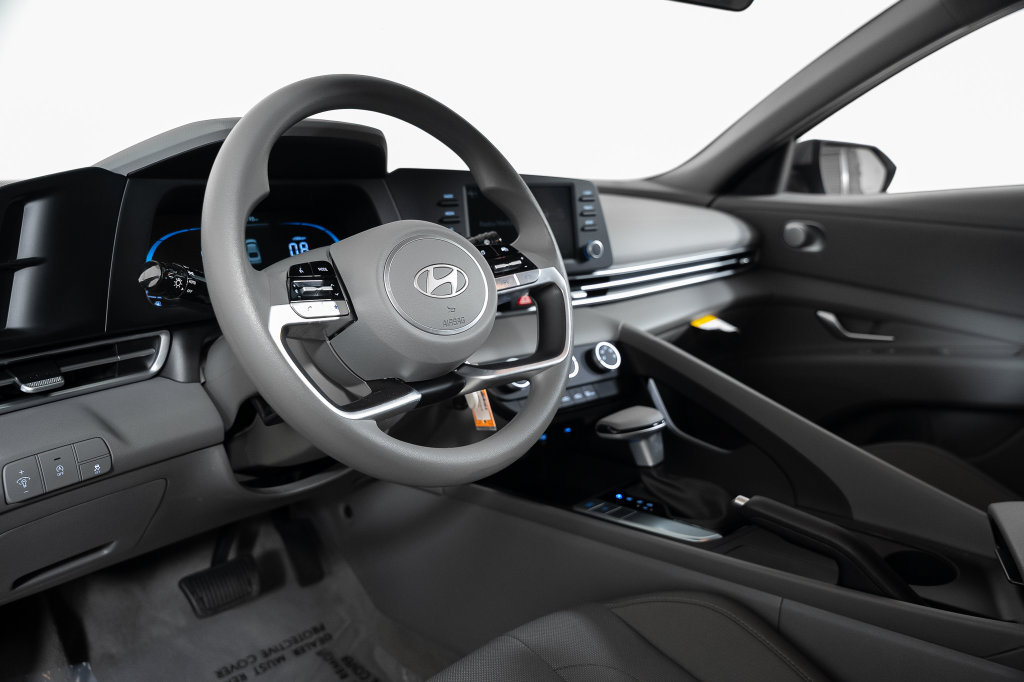 Certified 2026 Hyundai Elantra SE FWD image 26