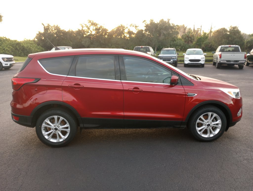 Certified 2019 Ford Escape SE FWD image 8