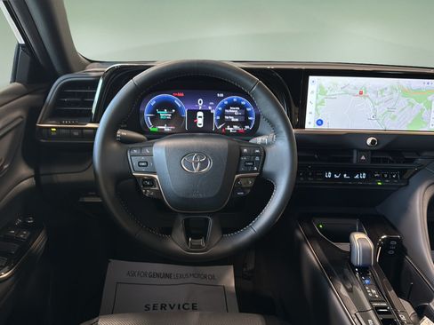 Used 2026 Toyota Crown AWD/4WD image 18