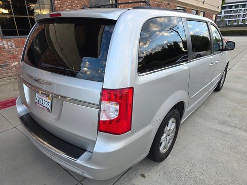Used 2011 Chrysler Town & Country Touring image 6