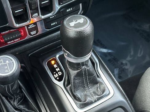 Used 2024 Jeep Wrangler Unlimited Rubicon AWD/4WD image 20