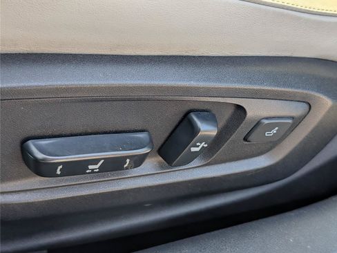 Used 2014 Lexus ES 350 w/ Luxury Package FWD image 19