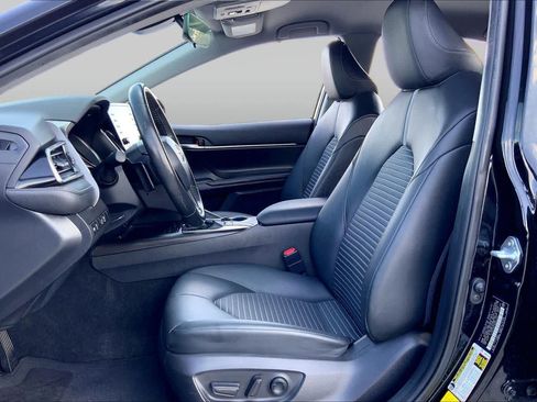 Used 2022 Toyota Camry SE FWD image 8
