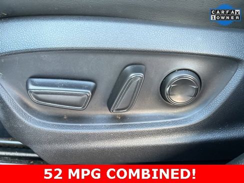 Used 2021 Toyota Prius XLE image 17