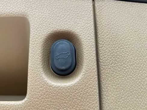 Used 2020 Cadillac Escalade Platinum AWD/4WD image 34