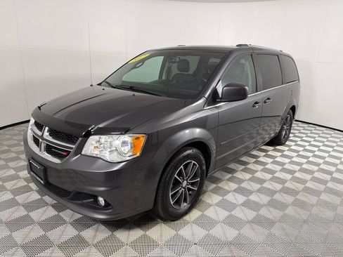 Used 2017 Dodge Grand Caravan SXT FWD image 9