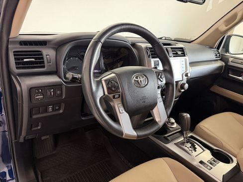 Used 2022 Toyota 4Runner SR5 Premium w/ Moonroof Package AWD/4WD image 4