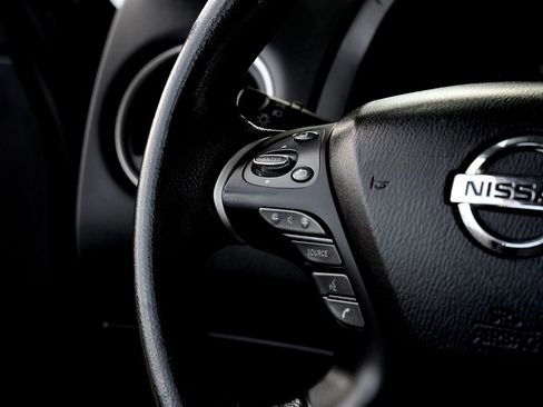 Used 2019 Nissan Pathfinder SV image 25