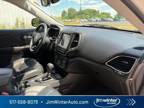 Used 2019 Jeep Cherokee Trailhawk w/ Cold Weather Group AWD/4WD image 12