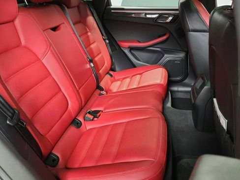 Used 2015 Porsche Macan Turbo image 21