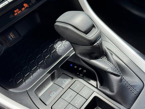 Used 2025 Toyota RAV4 XLE image 19