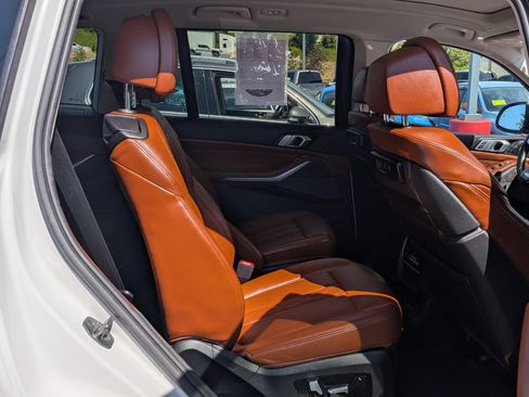 Used 2019 BMW X7 xDrive40i w/ Premium Package AWD/4WD image 8
