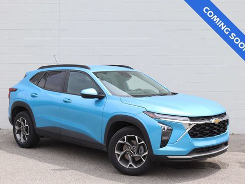 Used 2025 Chevrolet Trax LT w/ Driver Confidence Package FWD image 1