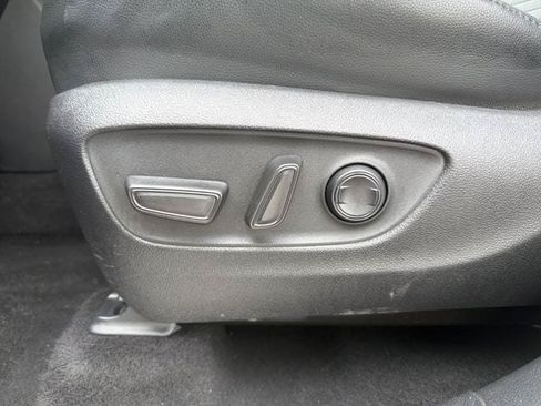 Used 2021 Toyota Highlander XSE FWD image 11