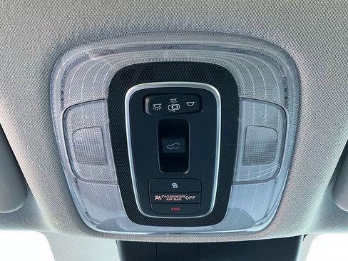 Used 2021 Hyundai Elantra Limited image 15