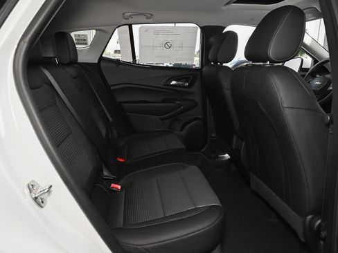 Used 2026 Chevrolet Trax LT w/ Sunroof Package FWD image 33