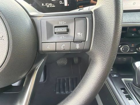 Used 2025 Nissan Kicks SV AWD/4WD image 17