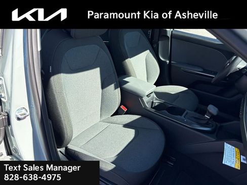 New 2025 Kia K4 LXS image 17