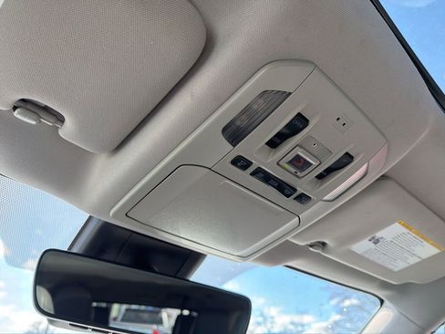 Used 2022 Toyota Highlander XLE image 36