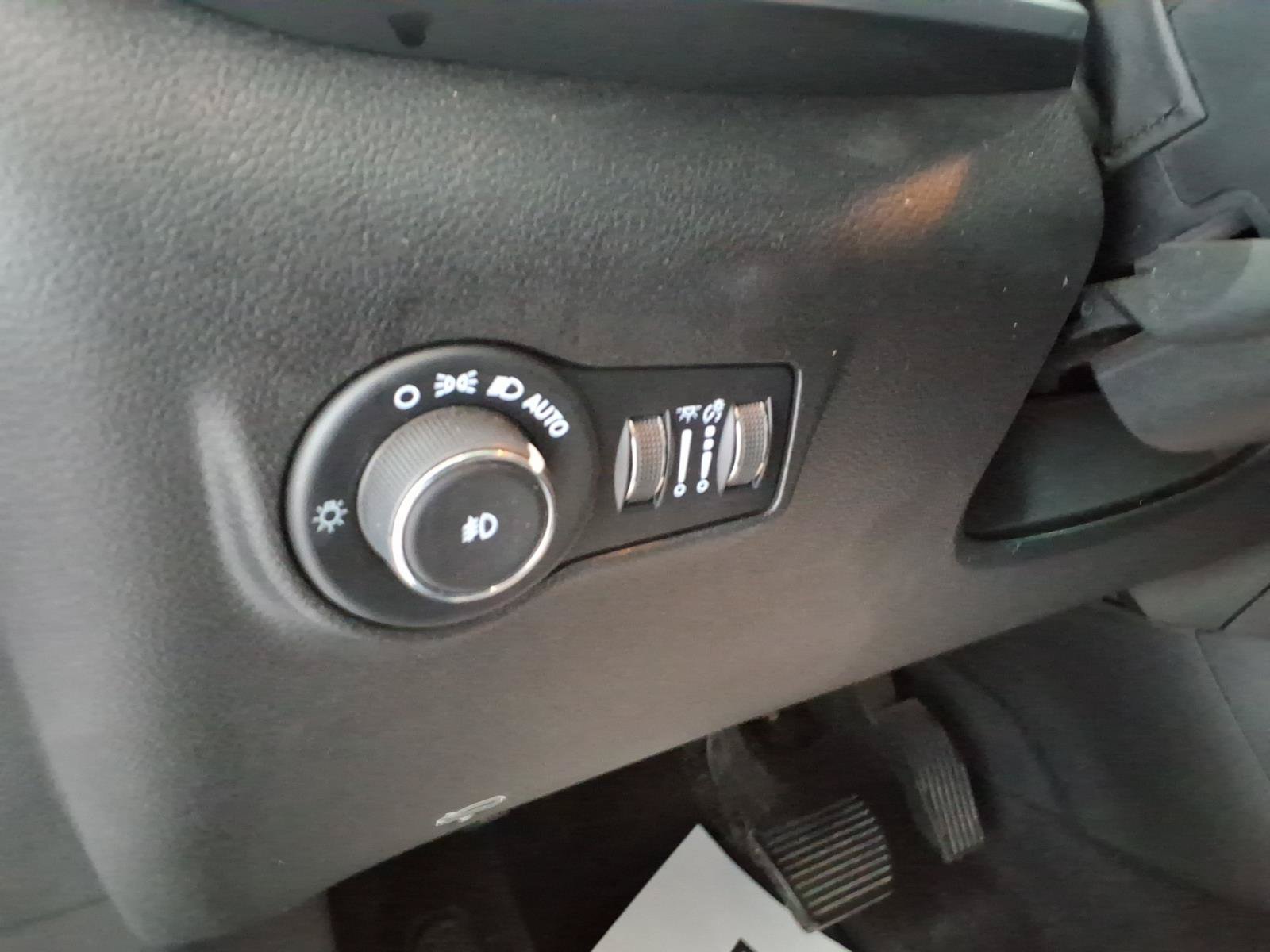 Used 2022 Jeep Compass Latitude w/ Sun and Sound Group AWD/4WD image 21