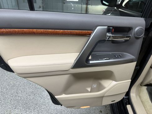 Used 2014 Toyota Land Cruiser 4dr 4WD (Natl) image 28