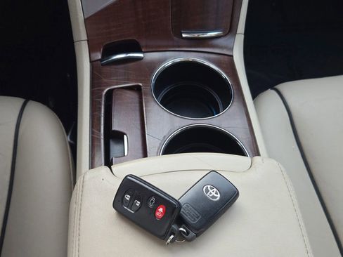 Used 2011 Toyota Venza AWD w/ Premium Pkg #2 image 28