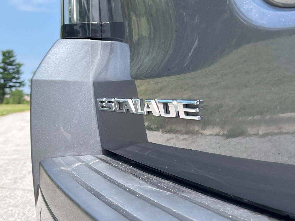 Used 2018 Cadillac Escalade Luxury w/ LPO, Radiant Package AWD/4WD image 15