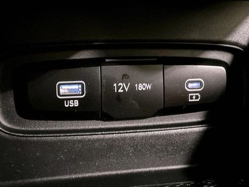 Used 2025 Hyundai Venue SEL FWD image 33