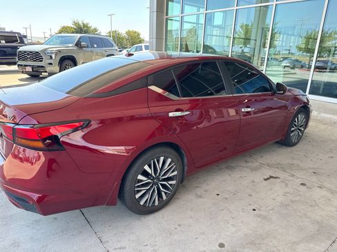 Used 2024 Nissan Altima 2.5 SV w/ SV Premium Package FWD image 18