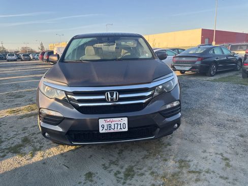 Used 2017 Honda Pilot EX image 2