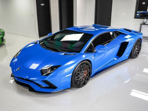 Used 2018 Lamborghini Aventador S AWD/4WD image 4