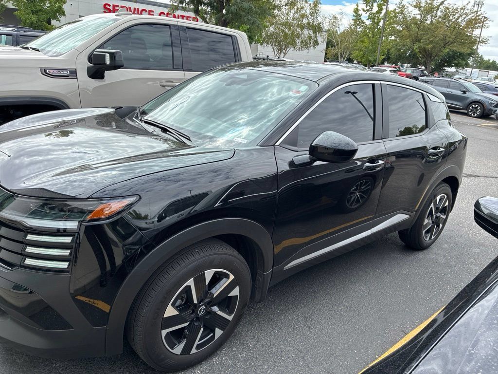 Used 2025 Nissan Kicks SV AWD/4WD image 11