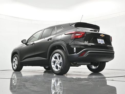 New 2026 Chevrolet Trax LS w/ LS Convenience Package FWD image 42