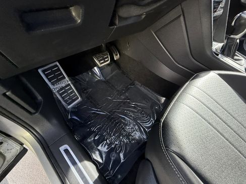 Used 2023 Volkswagen Tiguan SE R-Line image 16